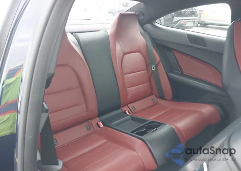 2012 Mercedes-Benz C 250 z USA, uszkodzony, nr VIN WDDGJ4HB1CF868749